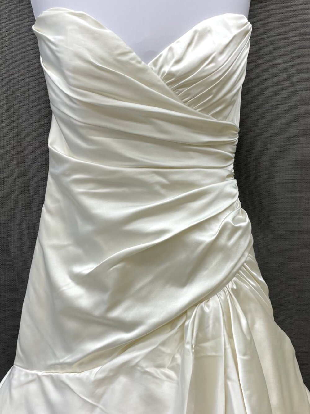 Jim Hjelm Satin Bubble Hem Couture Wedding Gown - Picture 4 of 13